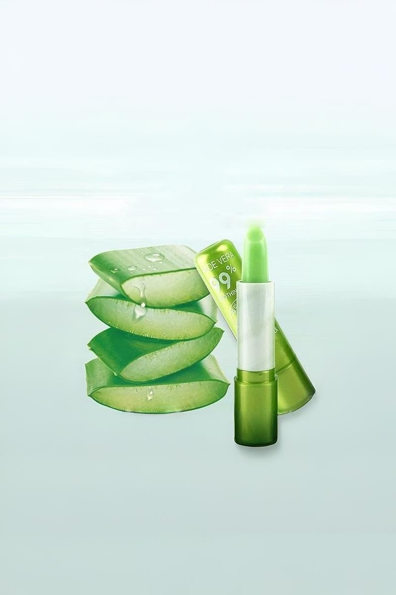 ALOE LUXE LIP GLOW with aloe vera slices, showcasing its moisturizing and luminous properties.
