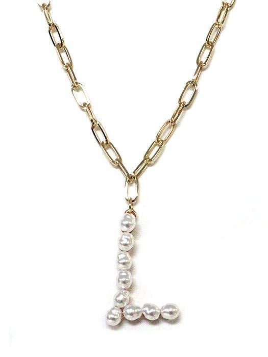 PEARL ESSENCE MONOGRAM NECKLACE featuring lustrous pearls and a gold-tone chain, personalized with the letter L.