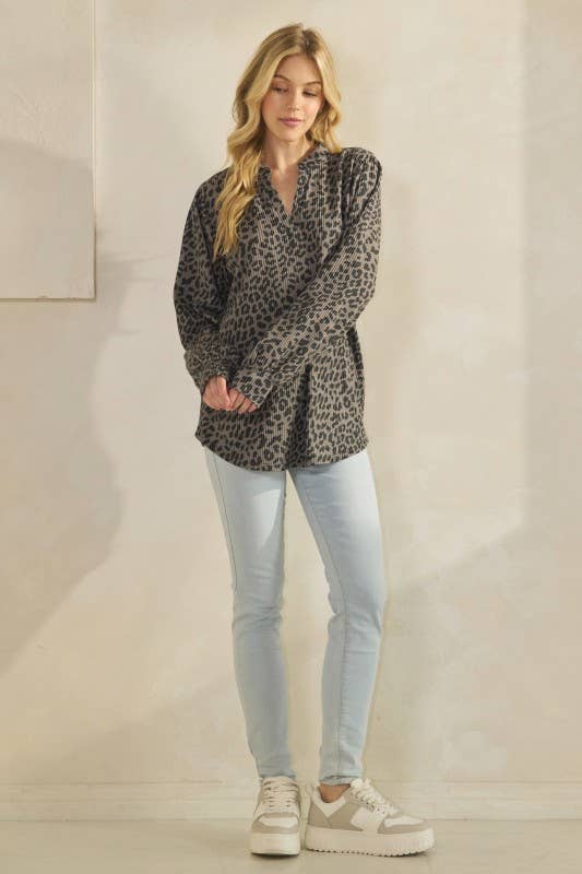 ET7975-14 LONG SLEEVE V NECK ANIMAL URBAN RIB TOP styled with light jeans and white sneakers on a model.