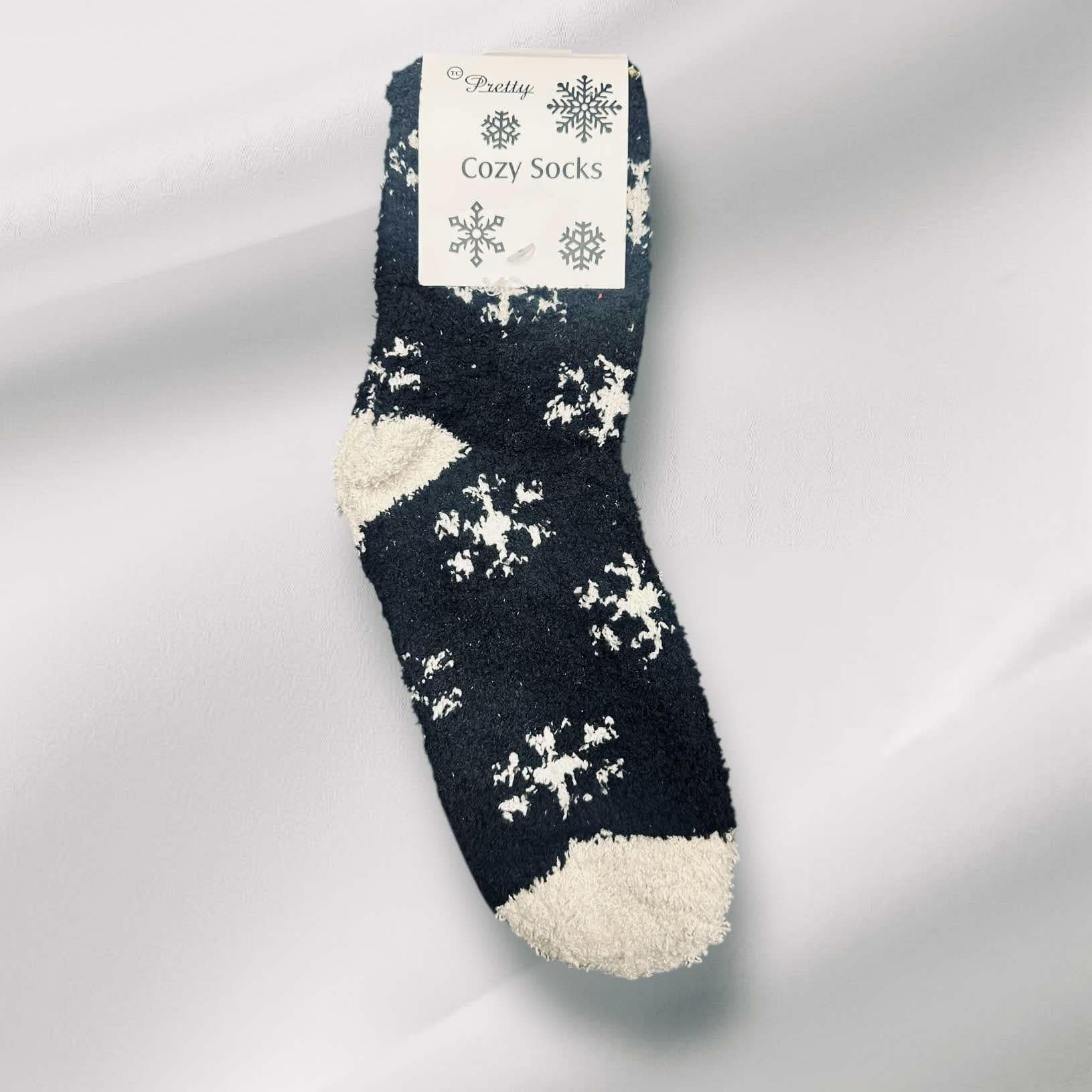 WINTER SNOWFLAKE Sherpa Socks in navy with white snowflake design, perfect for cozy winter fashion.