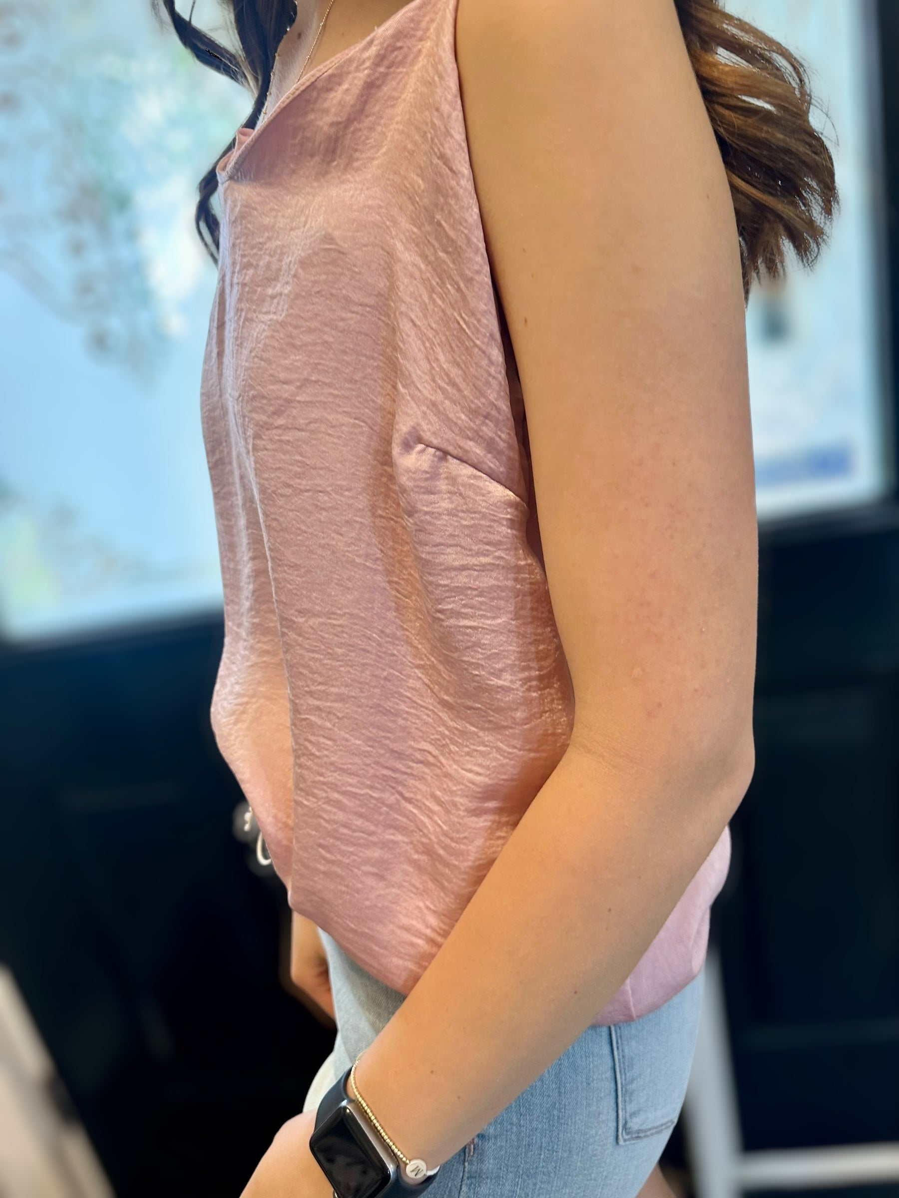 MAGIC FIT Cami in pink, showcasing its soft fabric and stylish reversible design, perfect for any occasion.