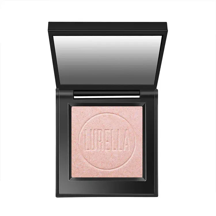 Lurella highlighter in Hint of Lavender, creamy and ultra-pigmented for a gorgeous glow on face and body.