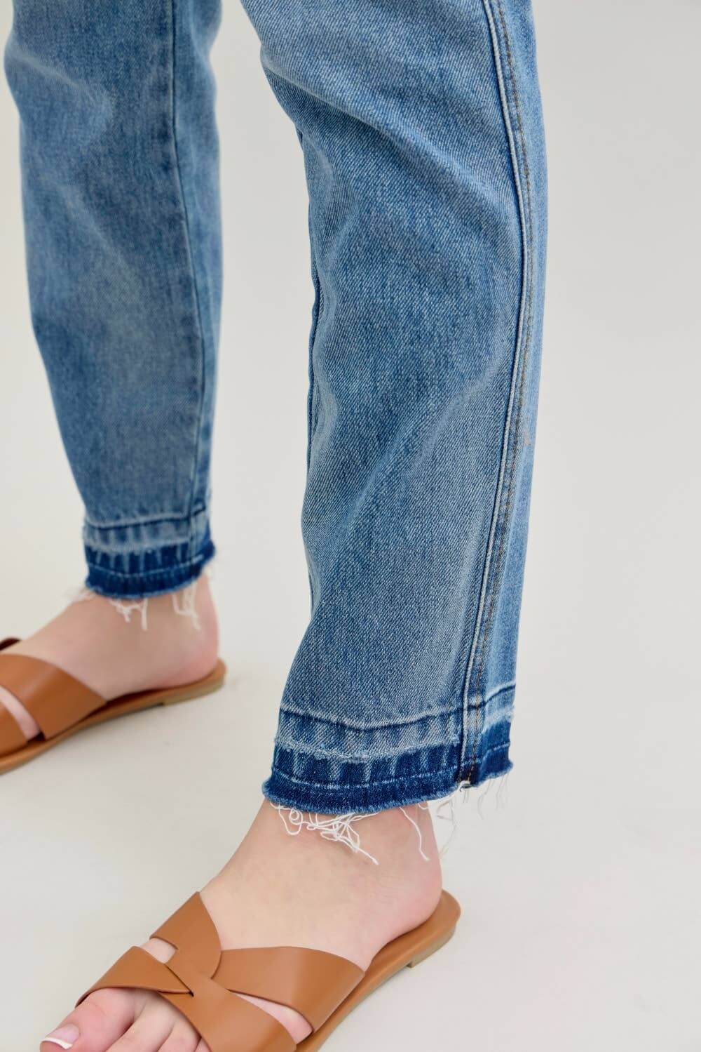 JUDY BLUE - AVERY JEANS showcasing a close-up view of relaxed boyfriend cut and release hem.