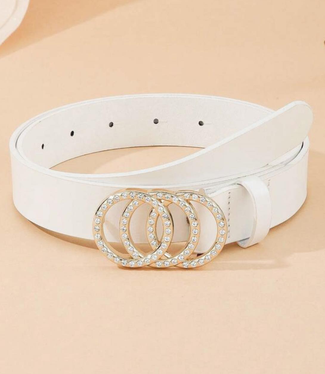 Rhinestone Circles Belt (white) by Teal Tiger Boutique $16.00 Indulge in the luxurious elegance of our white belt, adorned with round rhinestone circles and highlighted by a stunning gold tone underlay. 1.25 inches wide and 38 inches long Teal Tiger Bouti