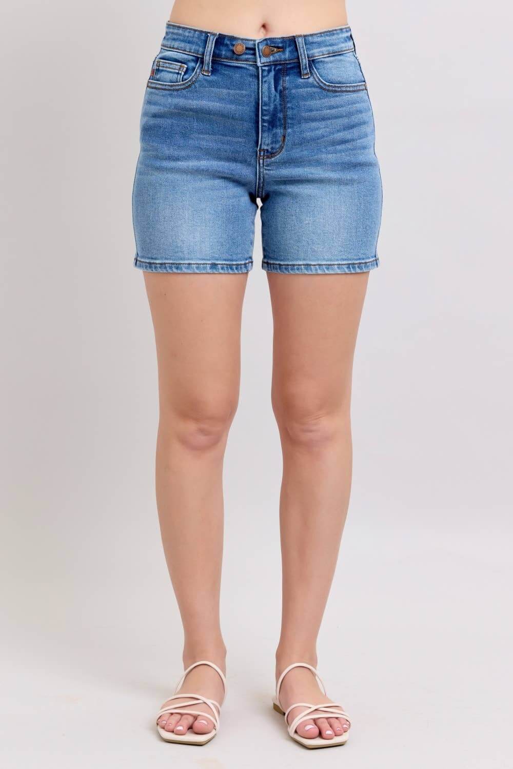 CAMRYN SHORTS - Judy Blue high waist denim shorts in light blue, perfect for casual summer outfits.