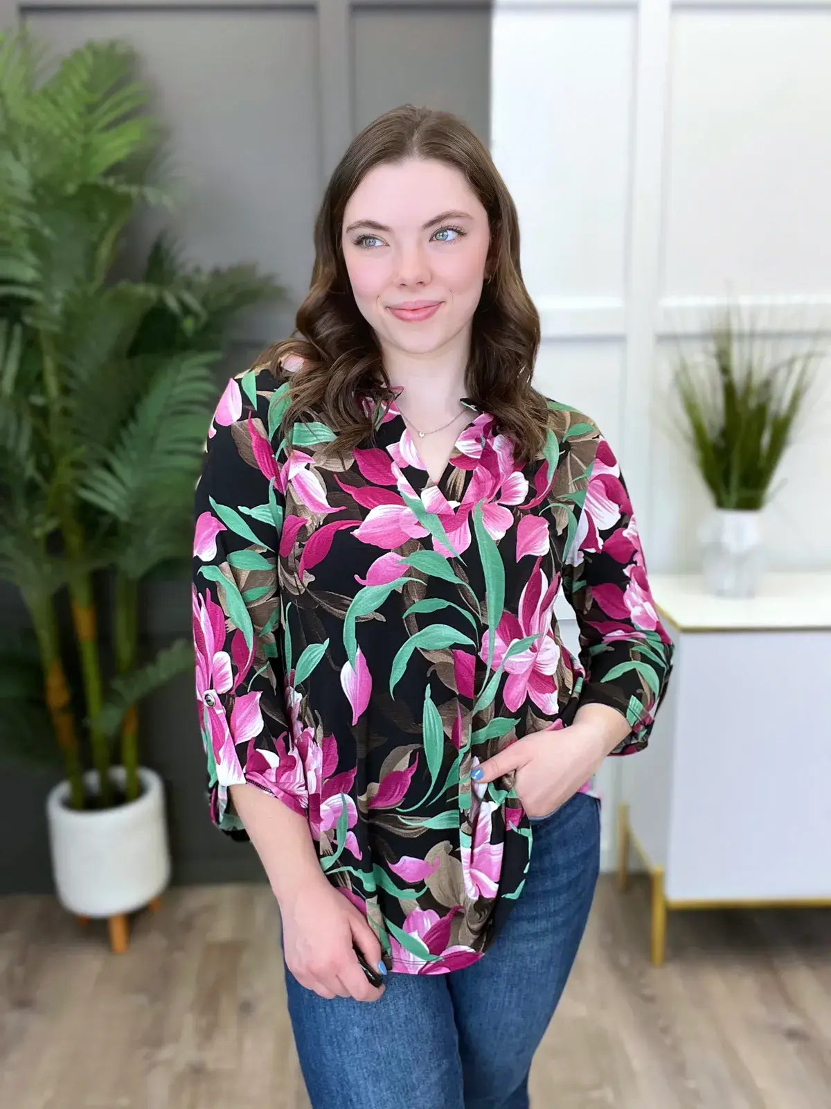 FALL FLORAL Lizzy Top - Dear Scarlet Boutique by Dear Scarlett $40.00 Discover the trendy FALL FLORAL Lizzy blouse by Dear Scarlet. Enjoy ultimate comfort and style with its lightweight, wrinkle-free fabric. Perfect for on-the-go. Teal Tiger Boutique