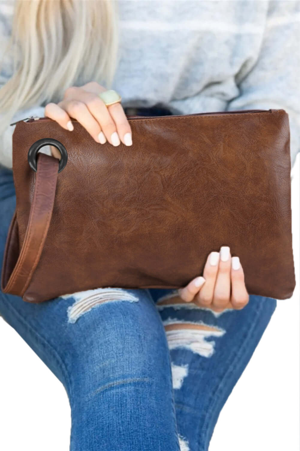 Chic Oversized Brown Vintage Clutch Bag - Shop Now! by Teal Tiger Boutique $24.00 Discover comfort, style, and trend with our 13 X 9 inch vintage clutch handbag. Perfect for your essentials, it's a must-have from our boutique collection. Teal Tiger Boutiq