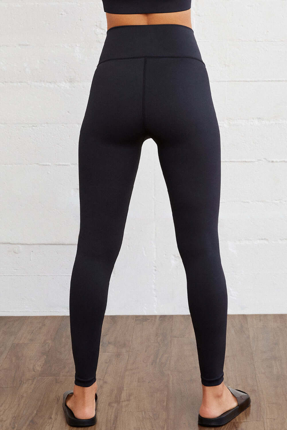 Back view of WALK AWAY leggings by Vivian-Lu, showcasing seamless design and arched waist for tummy control.