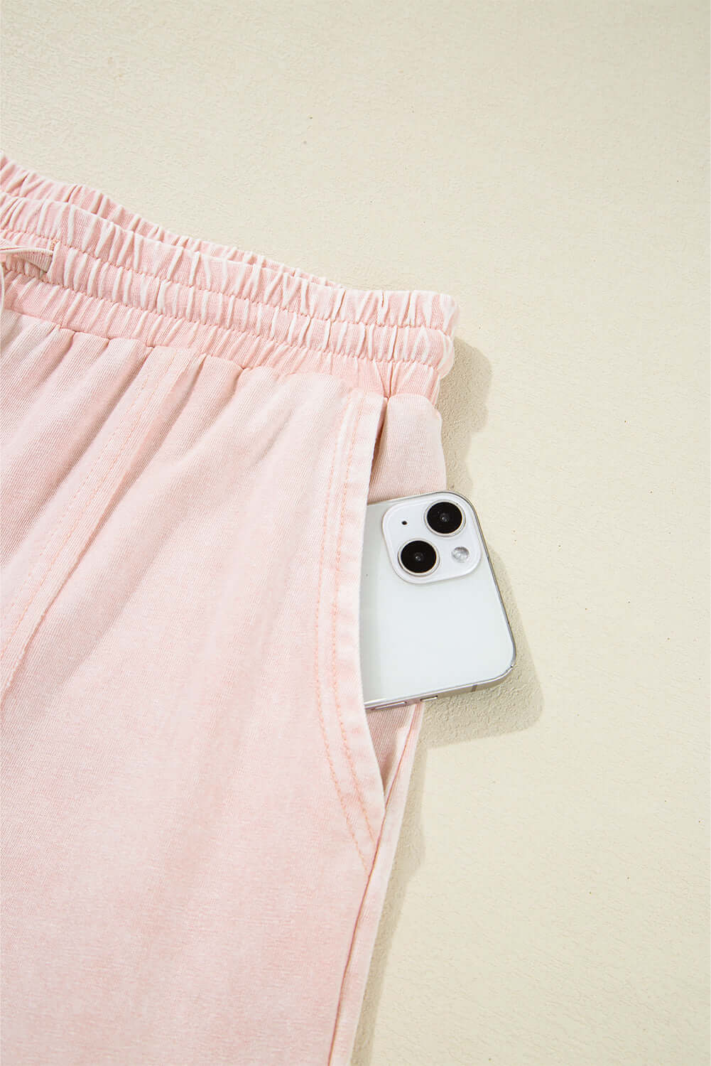 Pink cropped wide leg pants pocket with phone, showcasing casual style and practicality.