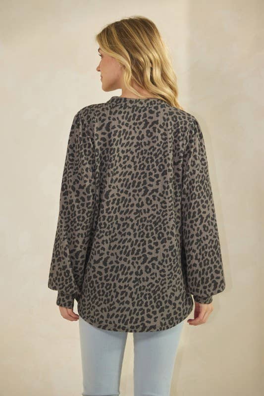 Model wearing ET7975-14 LONG SLEEVE V NECK ANIMAL URBAN RIB TOP in a leopard print from the back.