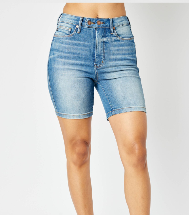 Judy Blue Lola tummy control Bermuda shorts in medium wash with double buttons, designed for comfort and style.